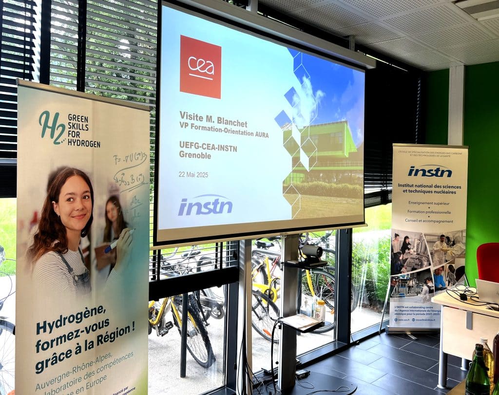 La Région Auvergne-Rhône-Alpes à l'INSTN Grenoble, une belle visite hier pour mettre en lumière l'importance de la formation professionnelle aux énergies renouvelables, pour préparer le monde de demain !